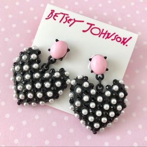 Betsey Johnson  ‘Wonderland’ Heart Earrings NWT